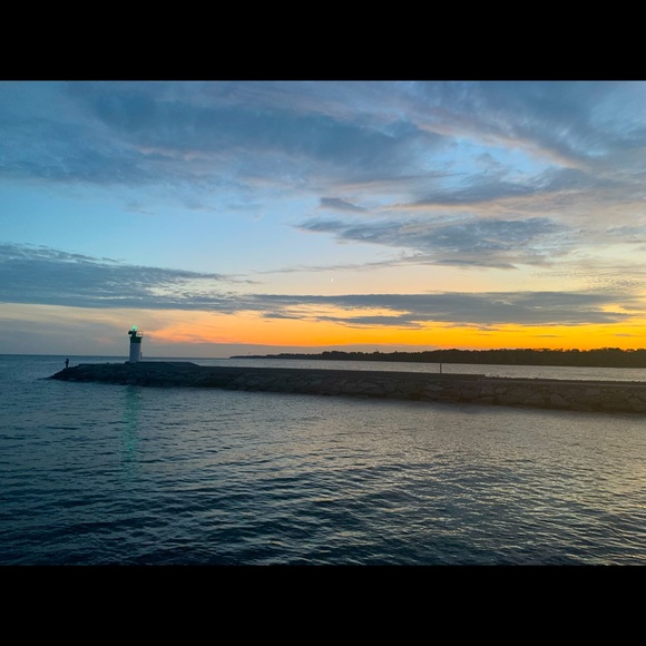 Meet your Posher, Nikki - Picture 1 of 3